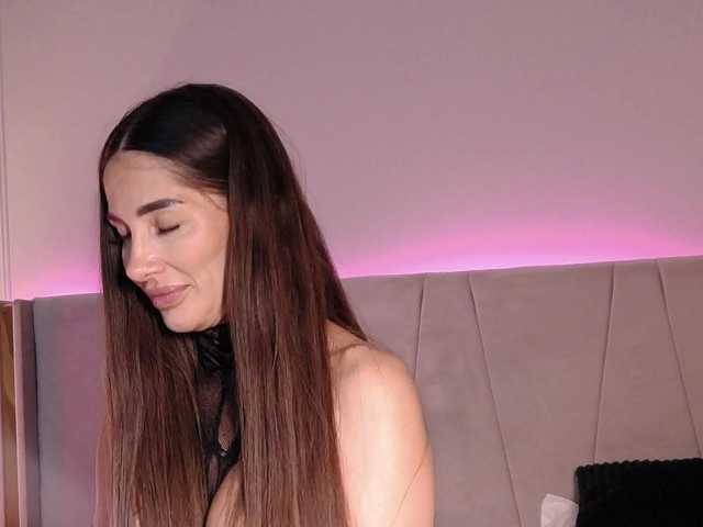 MiriamFoxx live cam on BongaCams