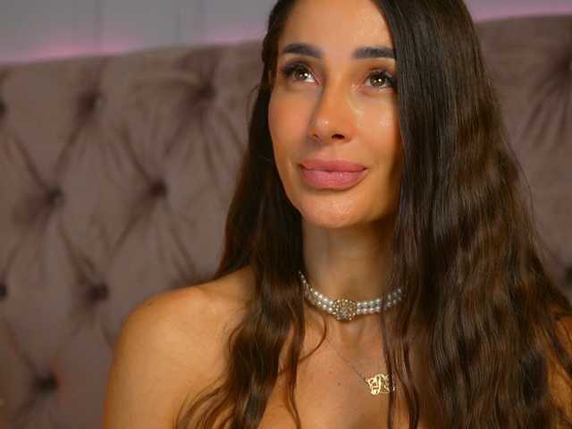 MiriamFoxx live cam on BongaCams