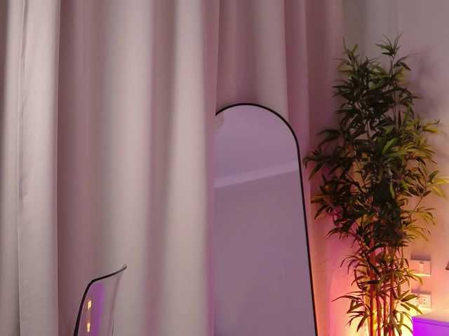MiriamFoxx live cam on BongaCams