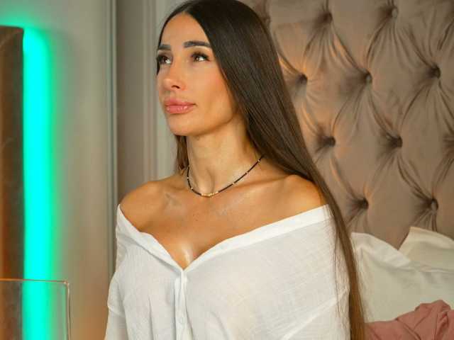 MiriamFoxx live cam on BongaCams