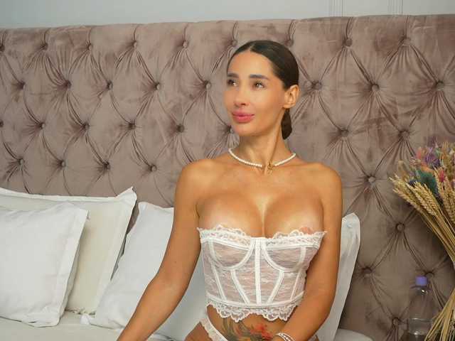 MiriamFoxx live cam preview