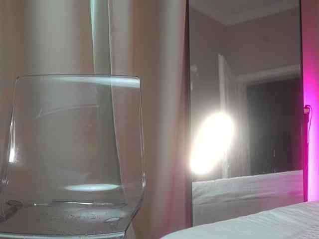 MiriamFoxx webcam