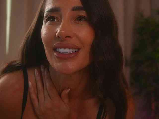 MiriamFoxx webcam