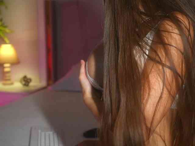 MiriamFoxx webcam