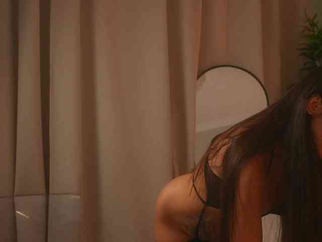 MiriamFoxx webcam