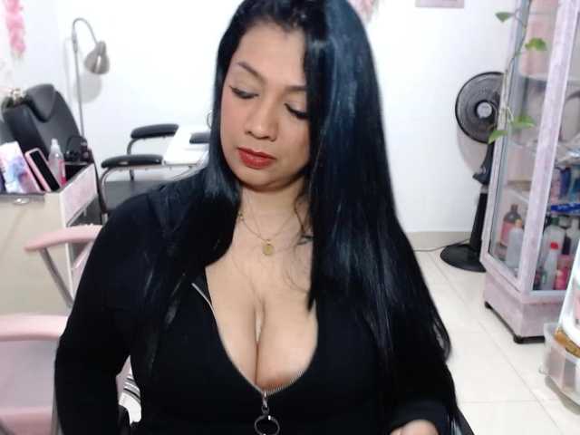 titsbiglovers live cam on BongaCams