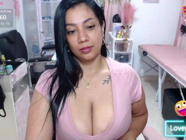 titsbiglovers live cam on BongaCams