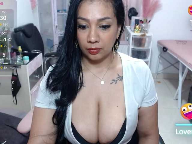 titsbiglovers live cam on BongaCams