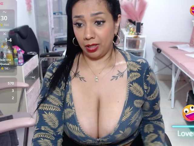 titsbiglovers live cam on BongaCams