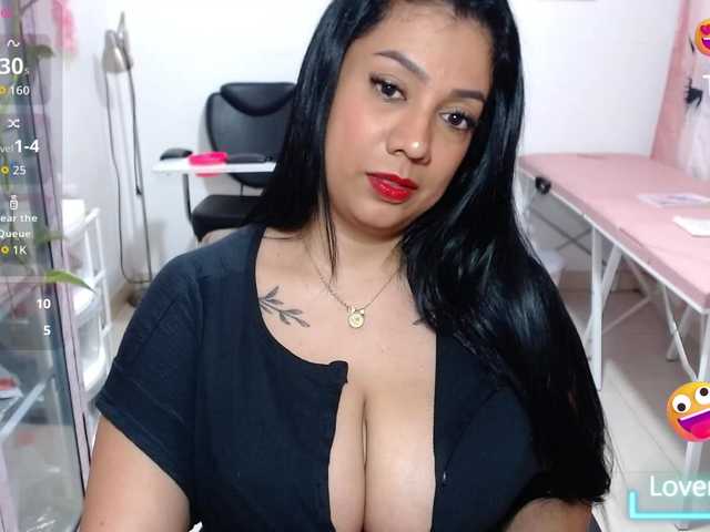titsbiglovers live cam on BongaCams