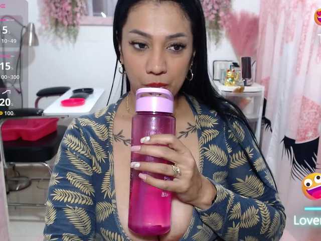 titsbiglovers live cam on BongaCams