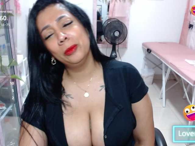 titsbiglovers live cam on BongaCams