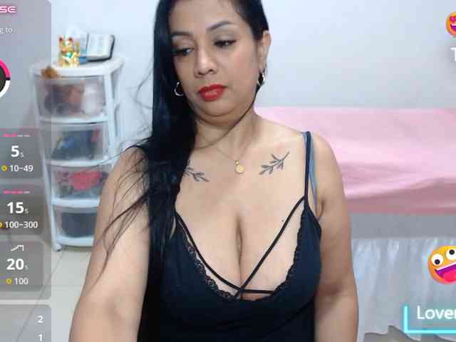 titsbiglovers's live room
