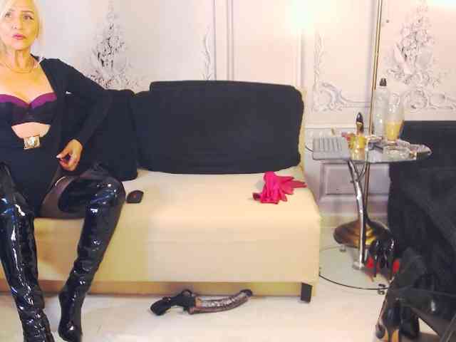 AstridWanda Live Webcam on BongaCams