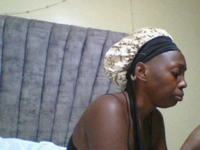 Dizzydose1 live cam on BongaCams