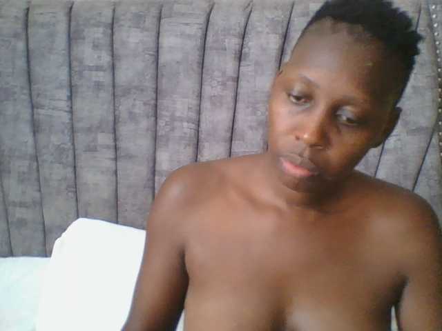Dizzydose1 live cam on BongaCams