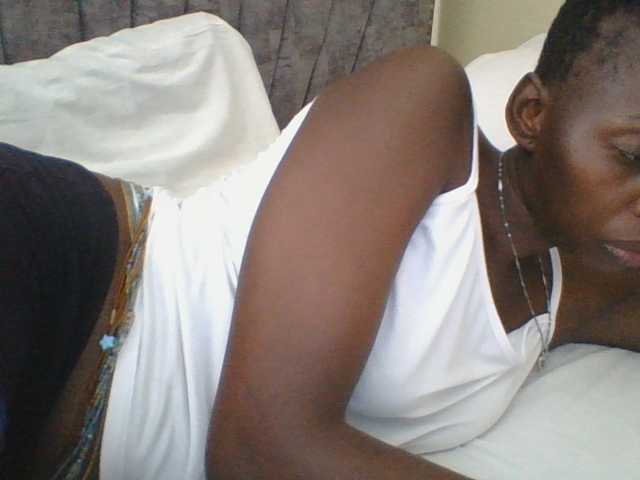 Dizzydose1 live cam on BongaCams