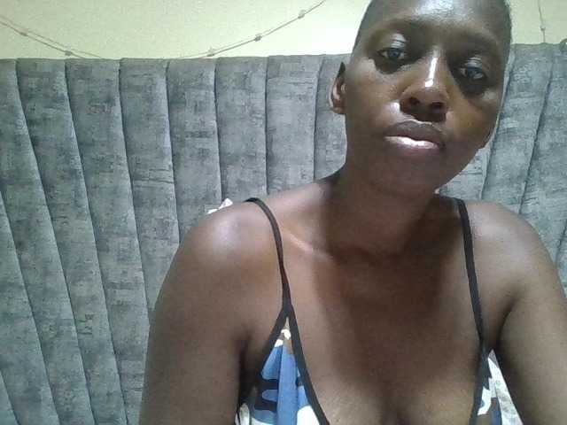 Dizzydose1 live cam on BongaCams
