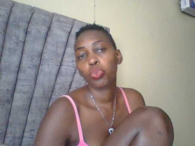 Dizzydose1 live cam on BongaCams