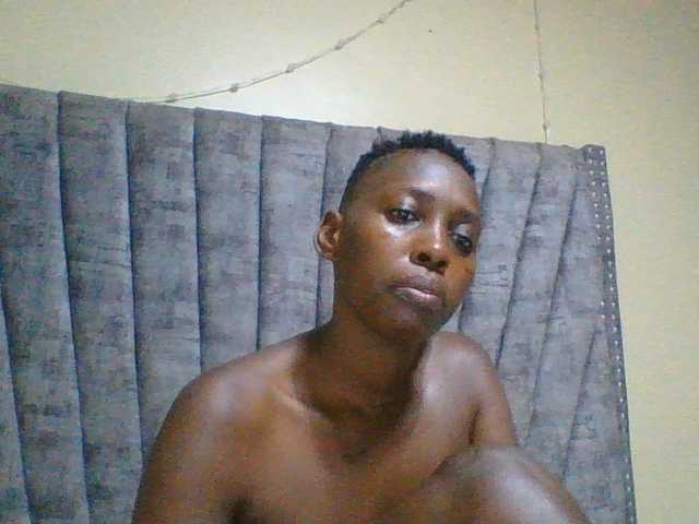 Dizzydose1 live cam on BongaCams