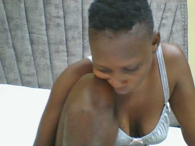 Dizzydose1 live cam on BongaCams