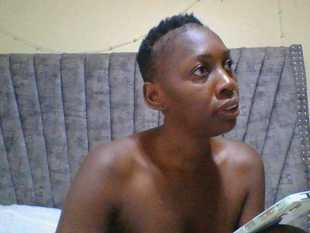 Dizzydose1 live cam on BongaCams