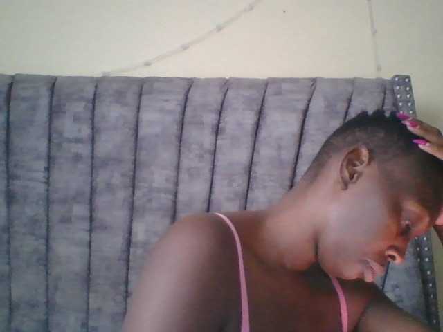 Dizzydose1 live cam on BongaCams