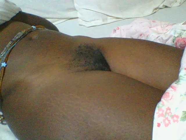 le modèle Dizzydose1 est en webcam porno dans un show sur le site bongacams, il possède les tags suivants: Ebony,Brunette,Shaved
