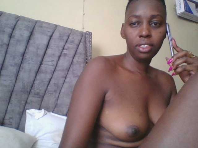 Dizzydose1 live cam on BongaCams