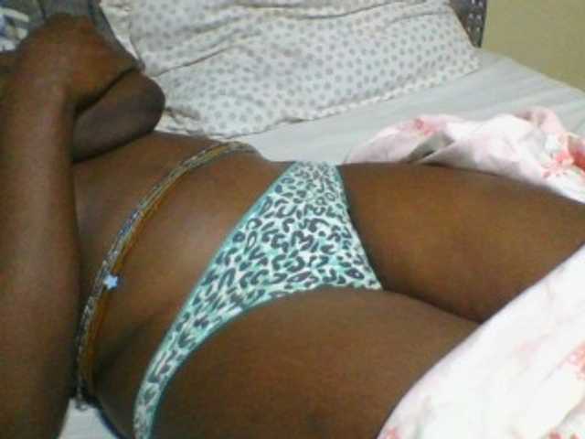 Dizzydose1 live cam on BongaCams