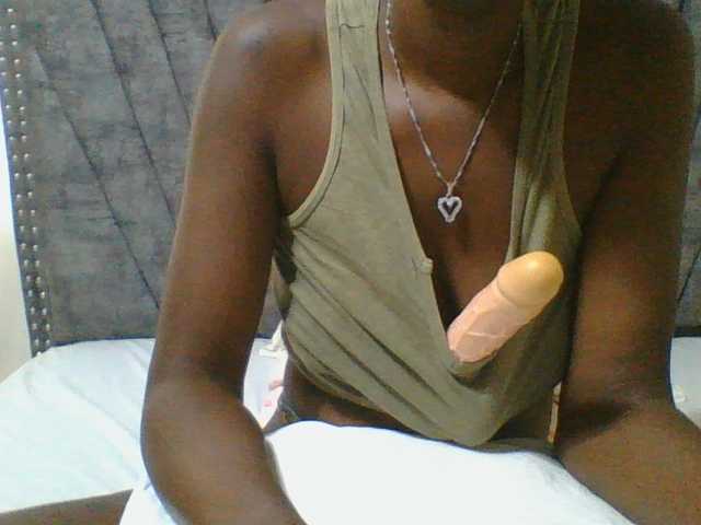 Dizzydose1 live cam on BongaCams