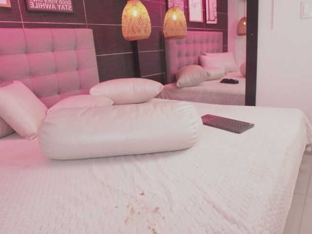 BellaLatina live webcam show