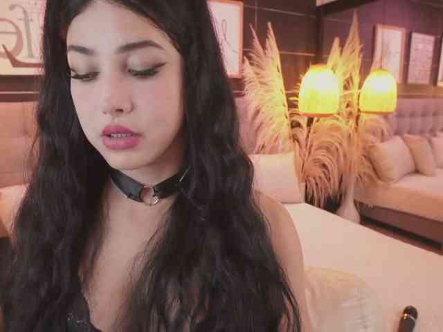 Bellalatina's cam show statistics and live stream