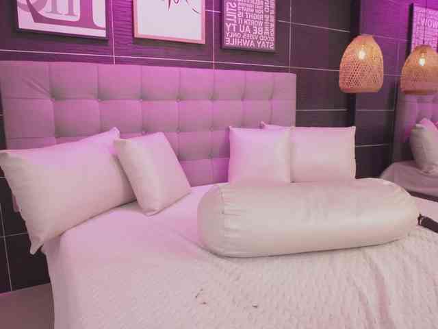 BellaLatina Sex Cam Show