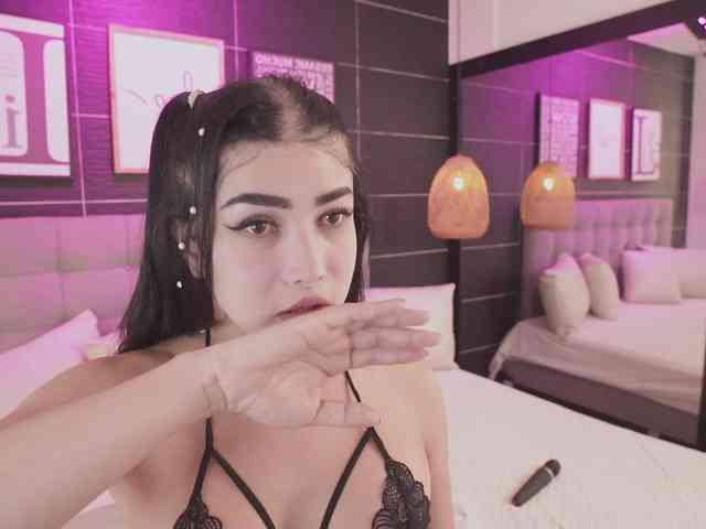 BellaLatina Sex Cam Show