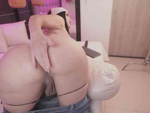 BellaLatina Sex Cam Show