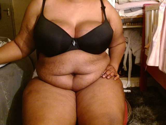 Sexiemama live cam on BongaCams