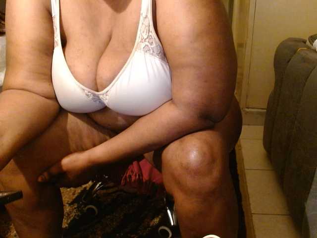 Sexiemama live cam on BongaCams