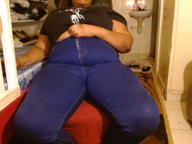Sexiemama live cam on BongaCams