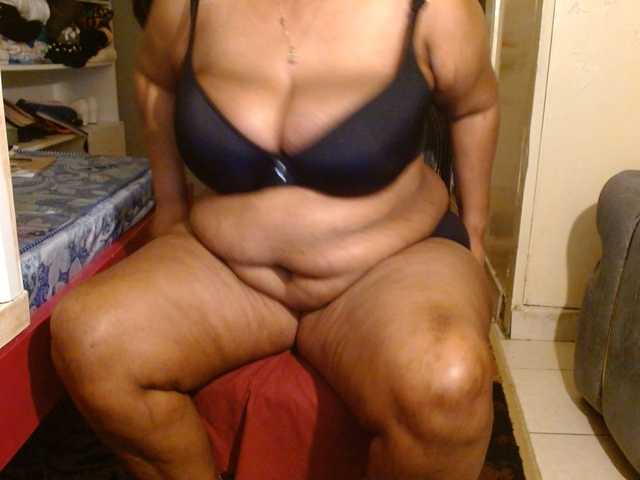 Sexiemama live cam on BongaCams