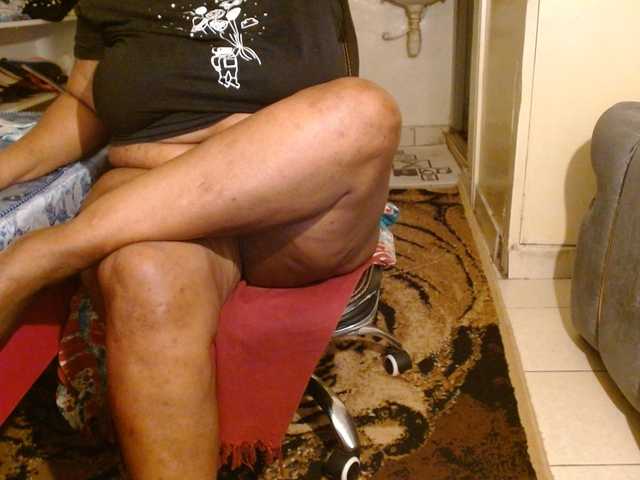 Sexiemama live cam on BongaCams