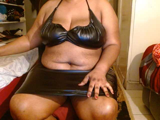 Sexiemama live cam on BongaCams