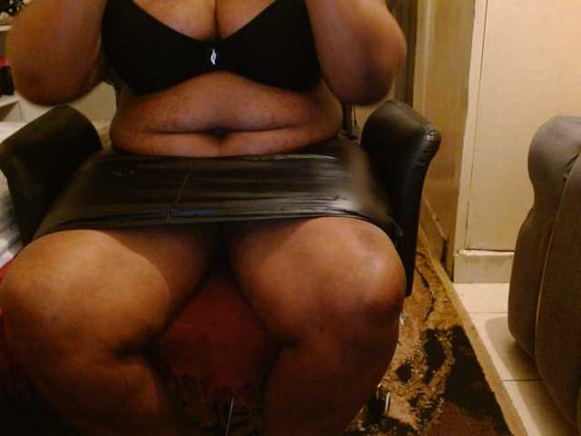 Sexiemama live cam on BongaCams