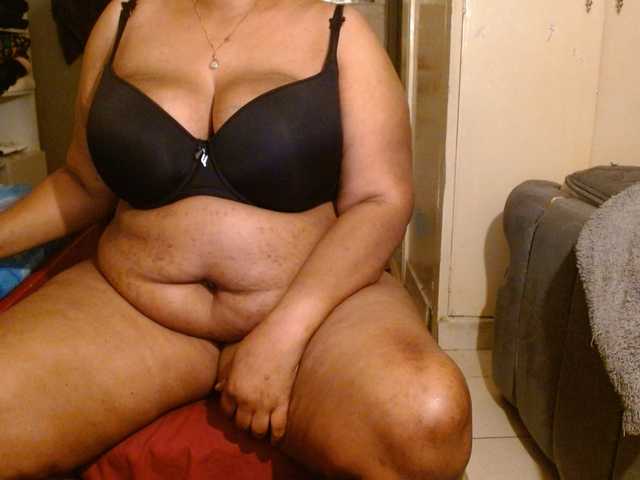 Sexiemama live cam on BongaCams