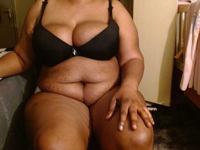 Sexiemama live cam on BongaCams