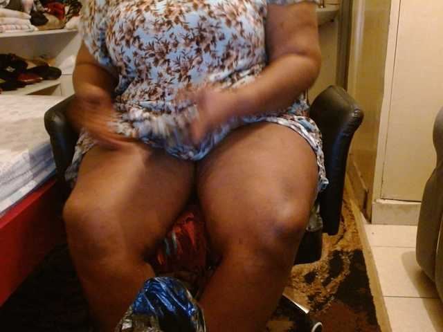 Sexiemama live cam on BongaCams