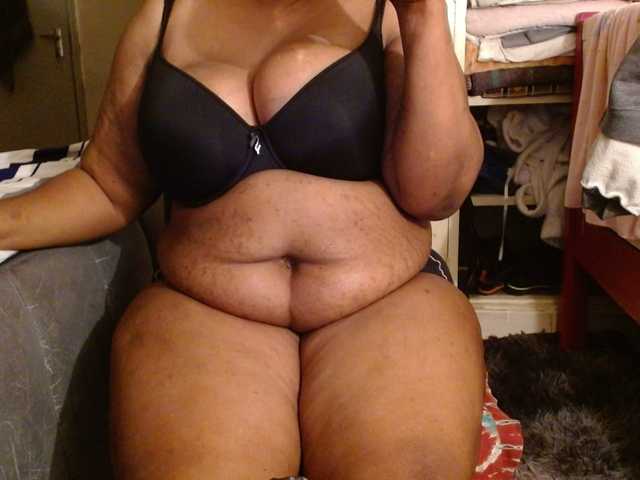 Sexiemama live cam on BongaCams