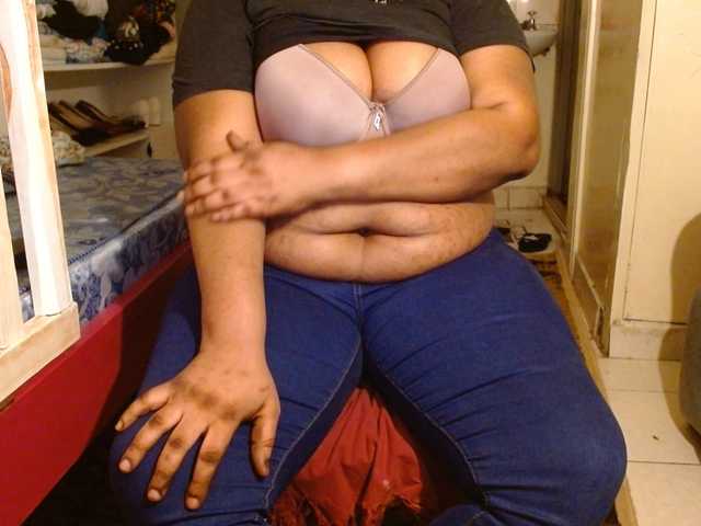 Sexiemama live cam on BongaCams