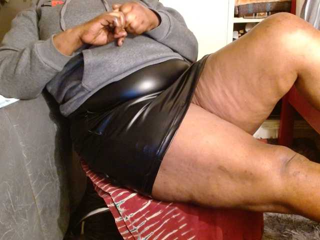 Sexiemama live cam on BongaCams
