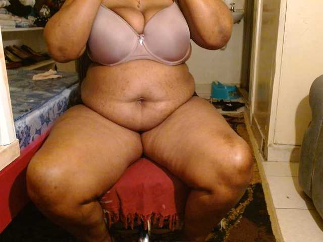 Sexiemama live cam on BongaCams